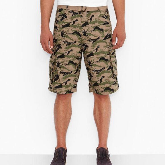 Levi's Men's Leaf Camo Belted Cargo Shorts (Waist: 42) - Picture 1 of 7